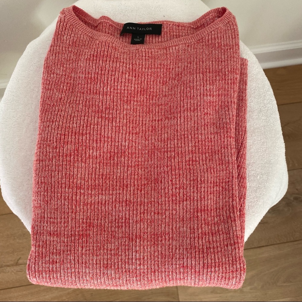 ANN TAYLOR sweater. Size L. Pinkish Red color. Ruffle Sleaves